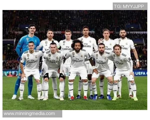 皇马与曼联首发阵容对比解析谁能在巅峰对决中占据优势